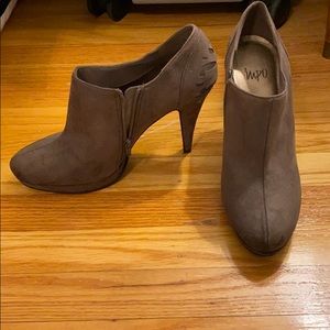 Brown/gray heels